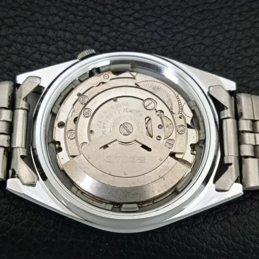 Vintage 1978 Seiko Automatic Mens Silver Watch W/daydate & Silver accents